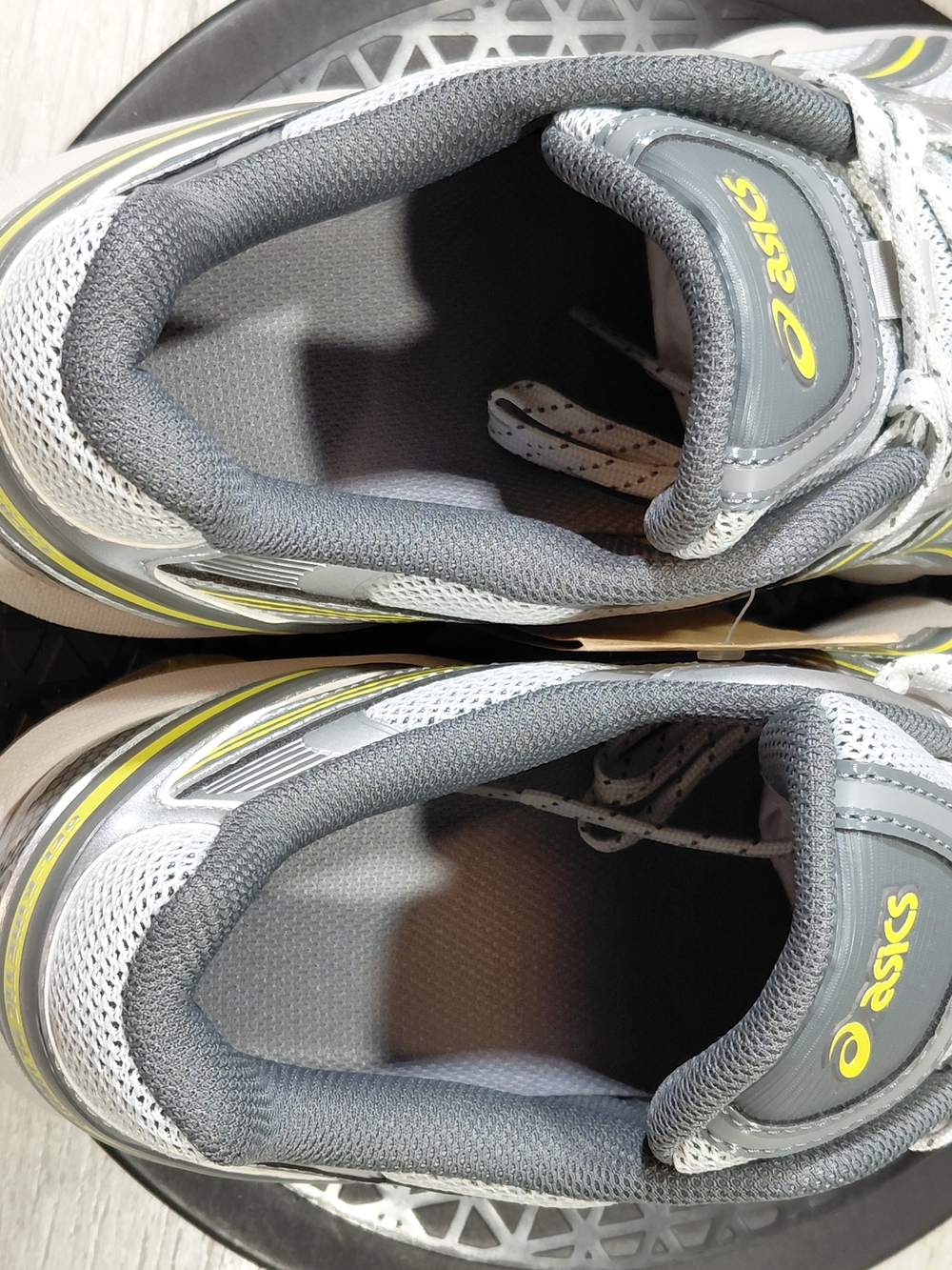NWT ASICS Men’s GEL KINETIC FLUENT Running Shoes Glacier/ Steel Grey SIZE M10 - Picture 9 of 16